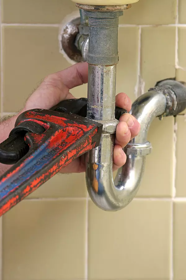 Frozen Pipe - When To Call An Emergency Plumber
